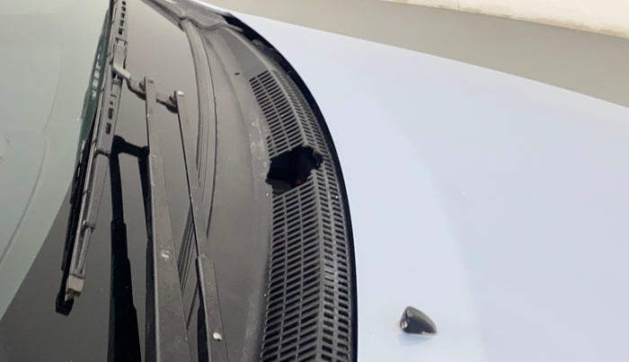 2011 Toyota Etios V, Petrol, Manual, 43,968 km, Bonnet (hood) - Cowl vent panel has minor damage