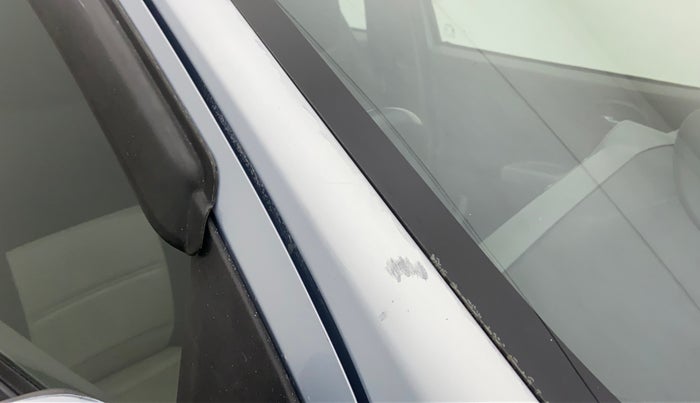2011 Toyota Etios V, Petrol, Manual, 43,968 km, Right A pillar - Minor scratches