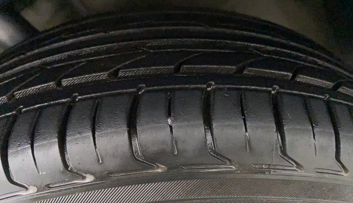 2011 Toyota Etios V, Petrol, Manual, 43,968 km, Left Front Tyre Tread