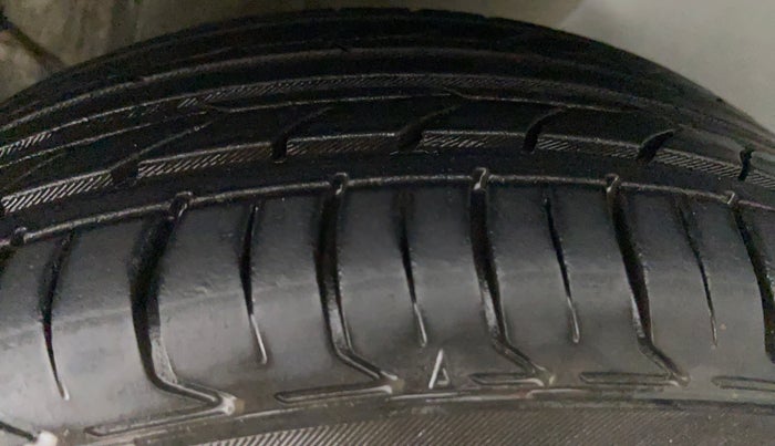 2011 Toyota Etios V, Petrol, Manual, 43,968 km, Left Rear Tyre Tread