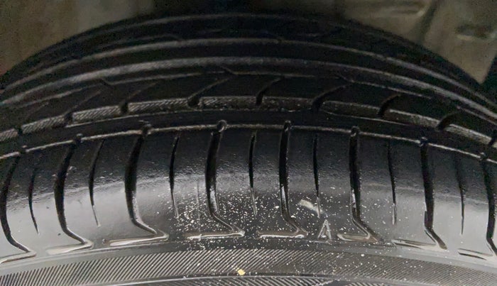 2011 Toyota Etios V, Petrol, Manual, 43,968 km, Right Front Tyre Tread