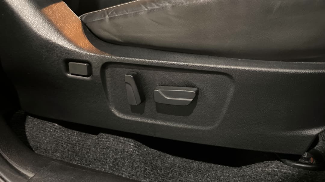 2022 Isuzu D-MAX Ls-u+ (4x4), Automatic, 60846 km, Drivers Side Adjustment Panel