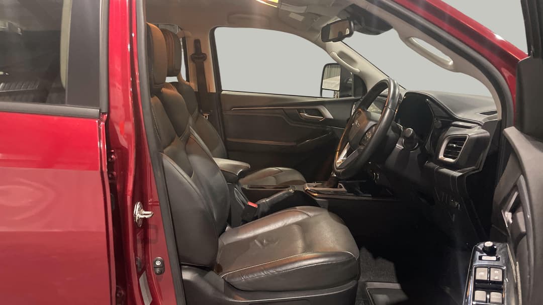 2022 Isuzu D-MAX Ls-u+ (4x4), Automatic, 60846 km, Right Side Front Door Cabin View