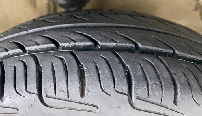 2017 Maruti Alto 800 LXI CNG, CNG, Manual, Right Front Tyre Tread