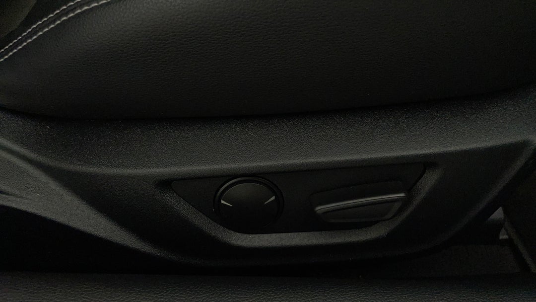 2022 Ford Mustang Gt 5.0 V8, Automatic, 6826 km, Drivers Side Adjustment Panel