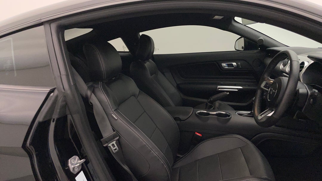 2022 Ford Mustang Gt 5.0 V8, Automatic, 6826 km, Right Side Front Door Cabin View