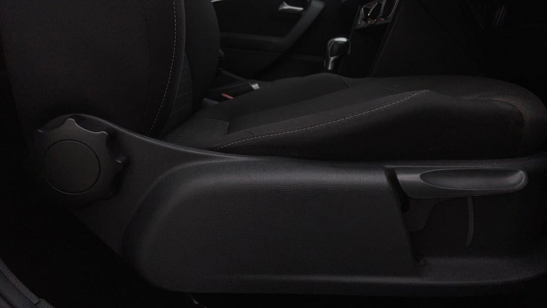 2017 Volkswagen Polo 81 Tsi Comfortline, Automatic, 73127 km, Drivers Side Adjustment Panel