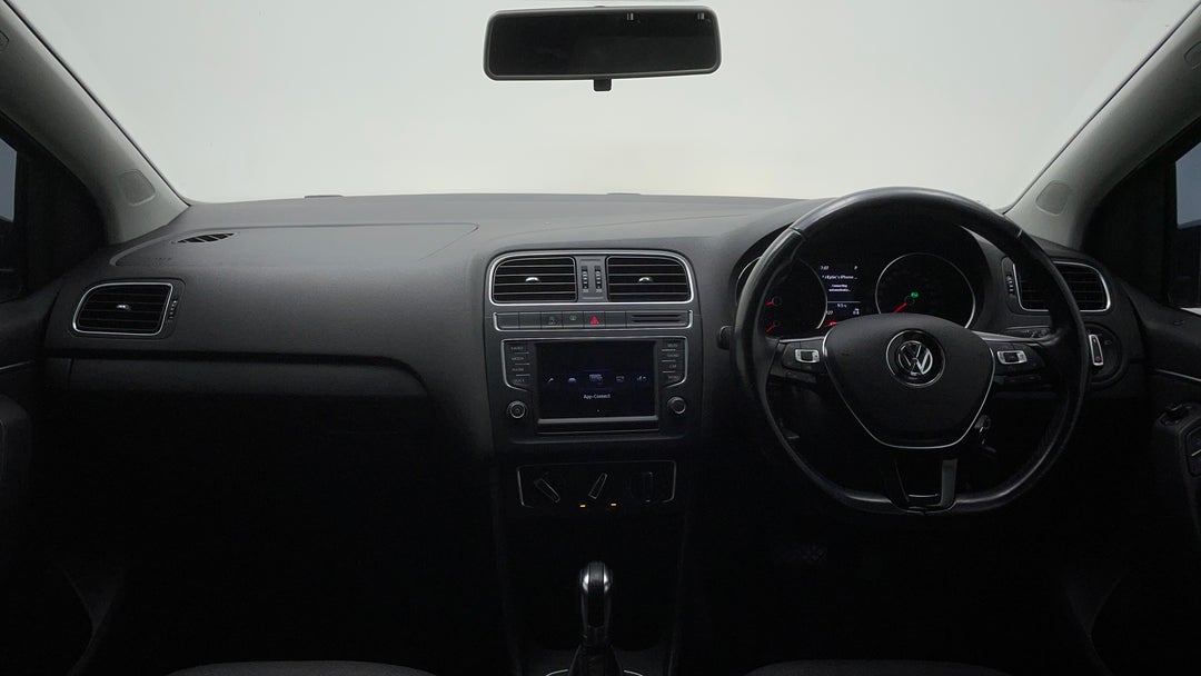 2017 Volkswagen Polo 81 Tsi Comfortline, Automatic, 73127 km, Dashboard View