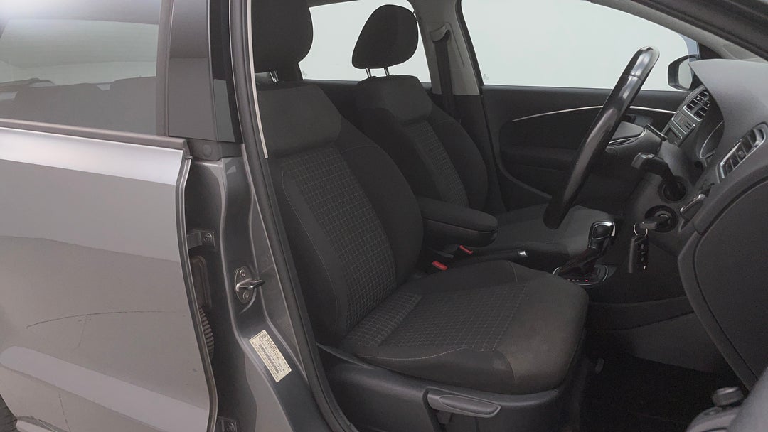 2017 Volkswagen Polo 81 Tsi Comfortline, Automatic, 73127 km, Right Side Front Door Cabin View