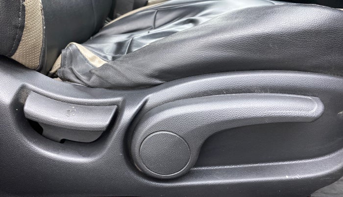 2015 Hyundai Elite i20 SPORTZ 1.2, Petrol, Manual, 75,706 km, Driver Side Adjustment Panel