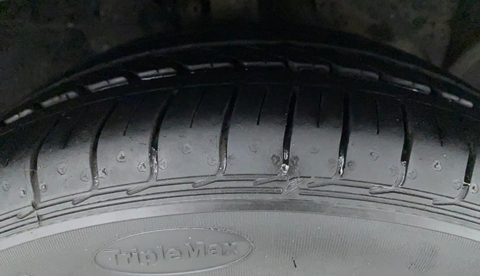 2021 Ford FREESTYLE TITANIUM 1.2 PETROL, Petrol, Manual, 9,350 km, Right Front Tyre Tread
