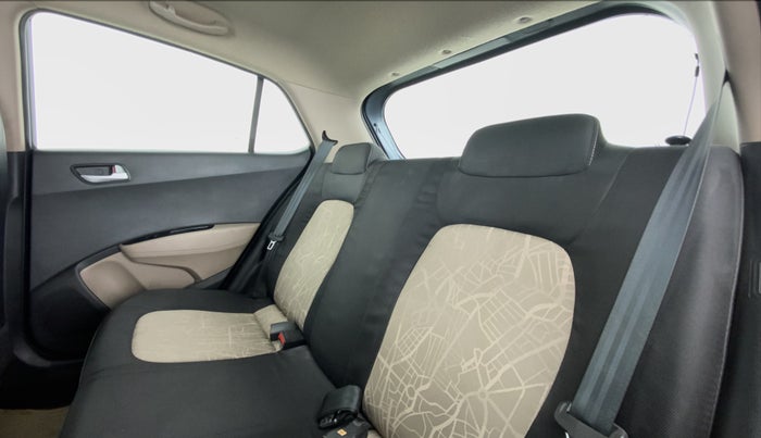 2016 Hyundai Grand i10 SPORTZ 1.2 KAPPA VTVT, Petrol, Manual, 28,360 km, Right Side Rear Door Cabin