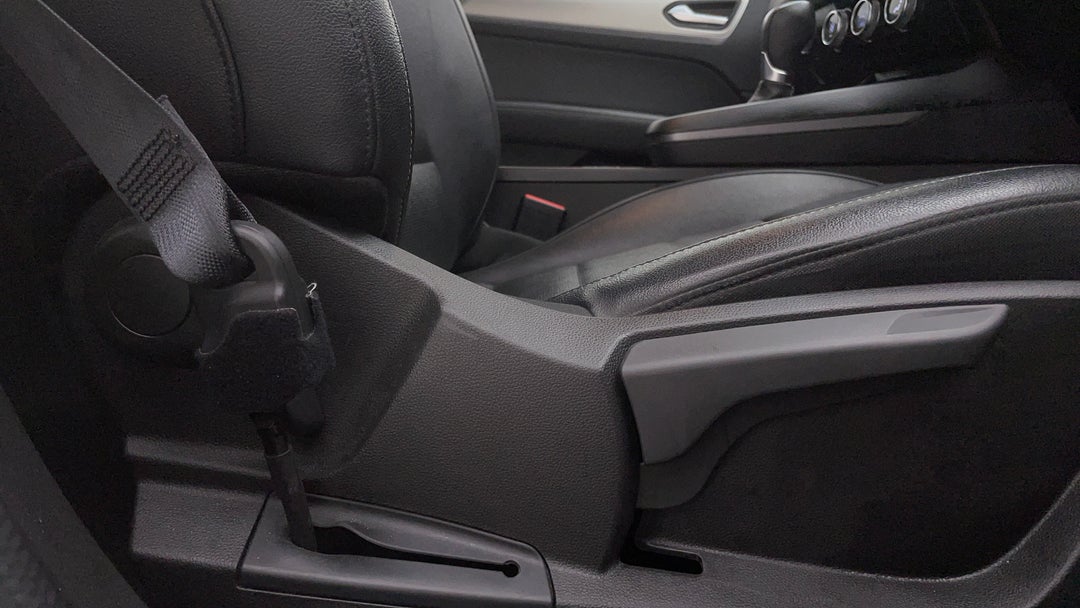 2023 Renault Arkana Zen, Automatic, 50770 km, Drivers Side Adjustment Panel