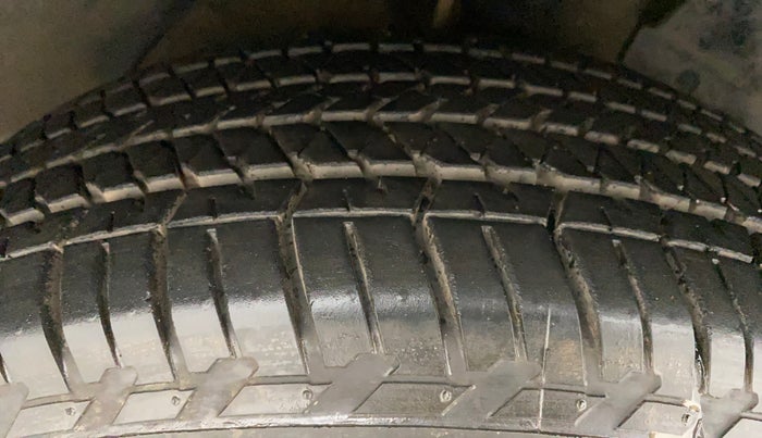 2016 Mahindra XUV500 W10 AWD AT, Diesel, Automatic, 55,591 km, Right Front Tyre Tread