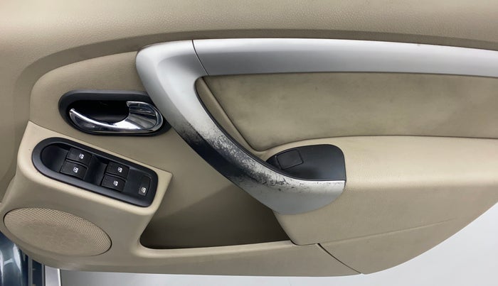 2014 Nissan Terrano XL P, Petrol, Manual, 81,792 km, Driver Side Door Panels Control