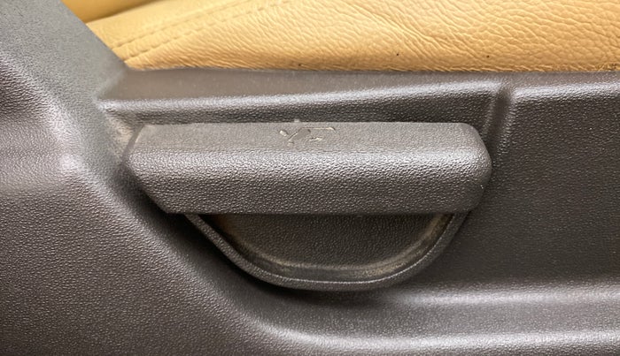 2012 Hyundai i20 MAGNA (O) 1.2, Petrol, Manual, 42,785 km, Driver Side Adjustment Panel
