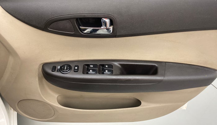 2012 Hyundai i20 MAGNA (O) 1.2, Petrol, Manual, 42,785 km, Driver Side Door Panels Control