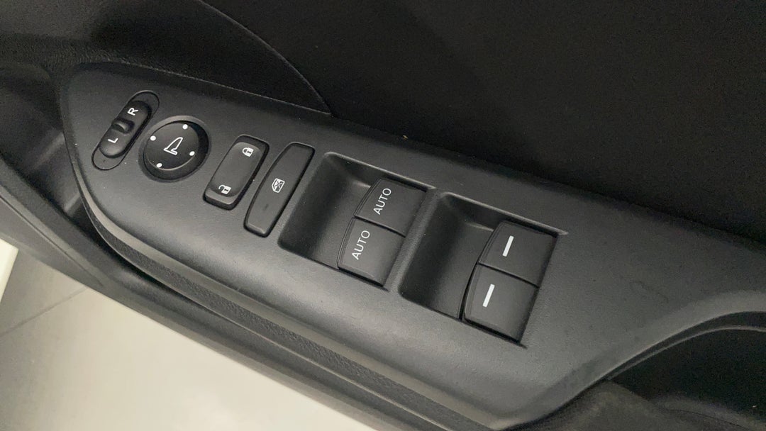 2017 Honda Civic Vti, Automatic, 99020 km, Drivers Side Door Panel Controls