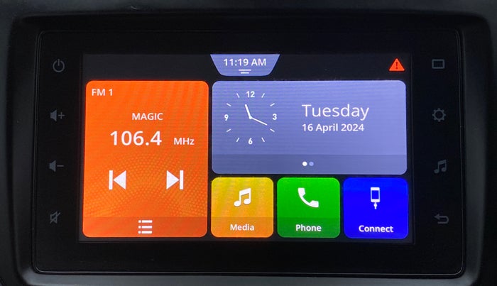 2022 Toyota URBAN CRUISER PREMIUM GRADE MT DUAL TONE, Petrol, Manual, 25,295 km, Touchscreen Infotainment System