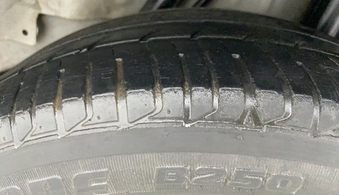 2014 Honda City V MT PETROL, Petrol, Manual, 49,489 km, Left Rear Tyre Tread