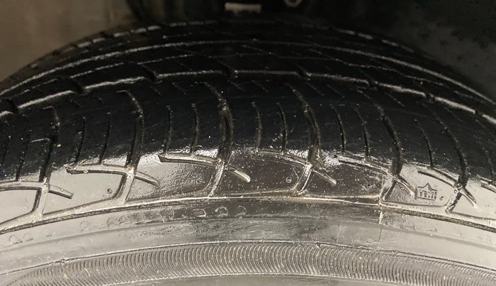 2019 Volkswagen Vento COMFORTLINE MT PETROL, Petrol, Manual, 17,439 km, Right Front Tyre Tread