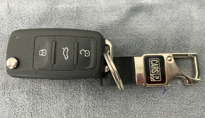 2019 Volkswagen Vento COMFORTLINE MT PETROL, Petrol, Manual, 17,439 km, Key Close Up