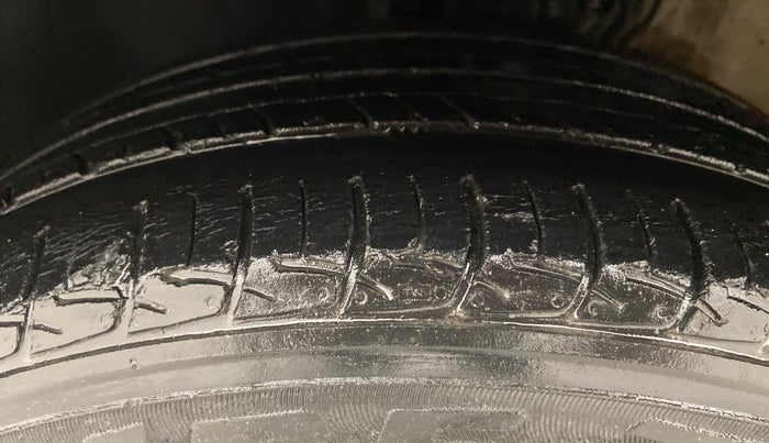2019 Volkswagen Vento COMFORTLINE MT PETROL, Petrol, Manual, 17,439 km, Left Front Tyre Tread