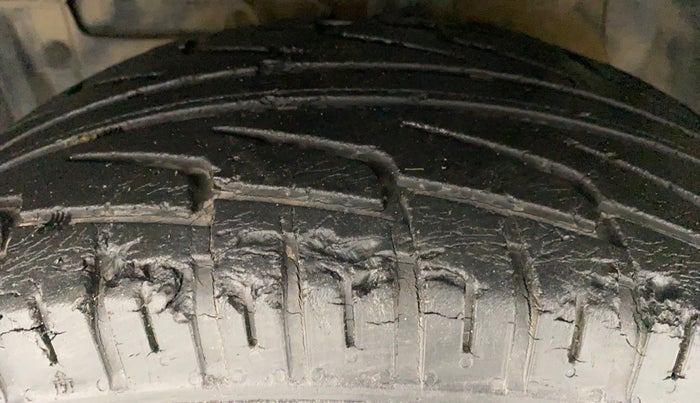 2015 Maruti S Cross ALPHA 1.3, Diesel, Manual, 59,880 km, Left Front Tyre Tread