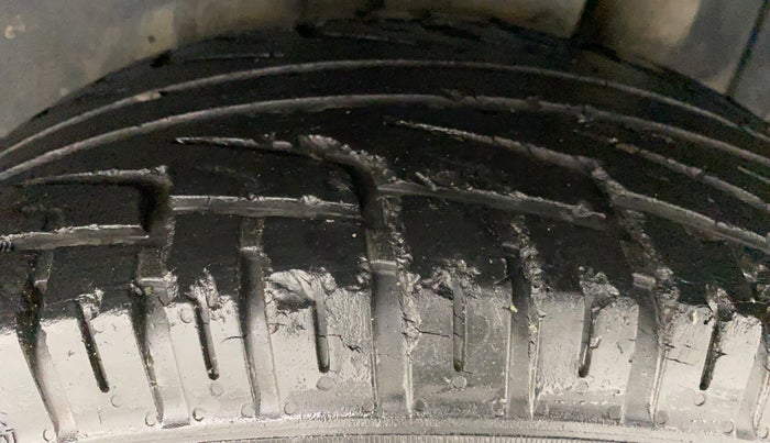 2015 Maruti S Cross ALPHA 1.3, Diesel, Manual, 59,880 km, Left Rear Tyre Tread