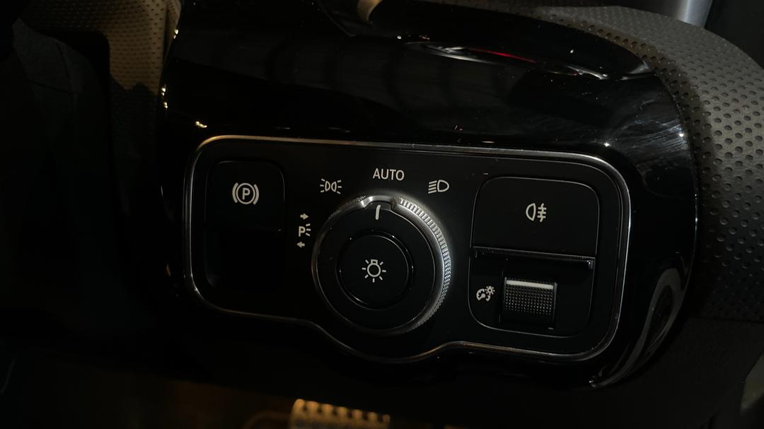 2021 Mercedes-benz A180 A180, Automatic, 42526 km, Utility Switches/Buttons