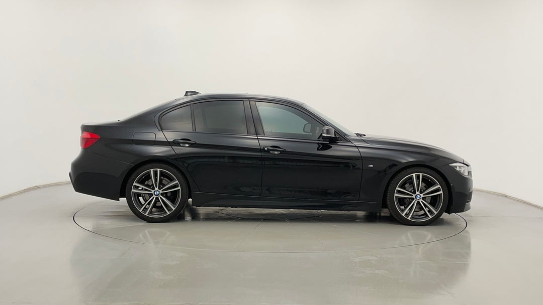 2015 BMW 3 30i M Sport, Automatic, 102779 km, Right Side View