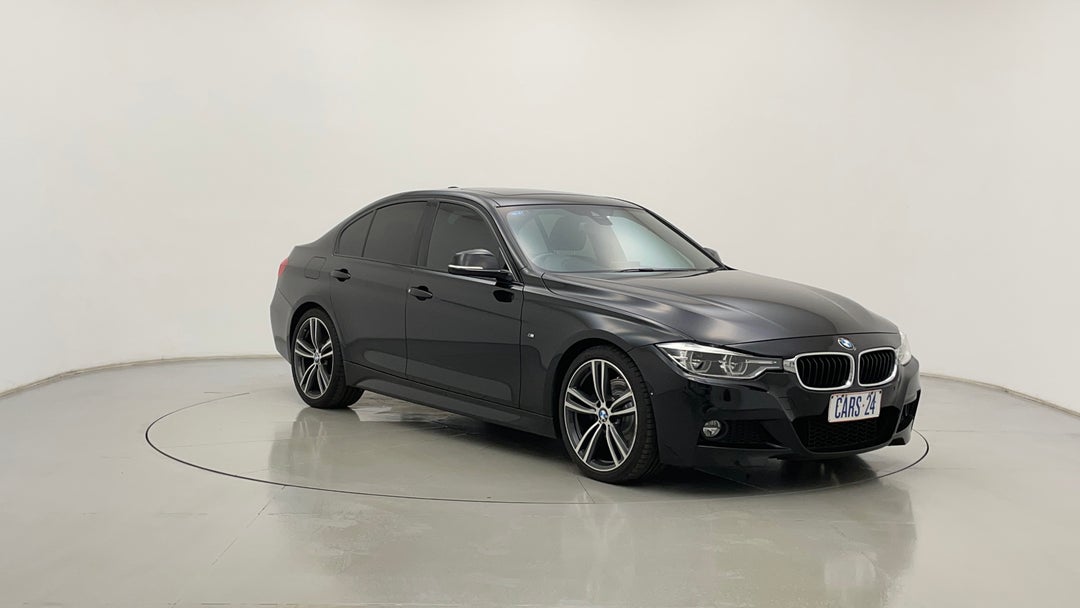 2015 BMW 3 30i M Sport, Automatic, 102779 km, Right Front Diagonal (45- Degree) View