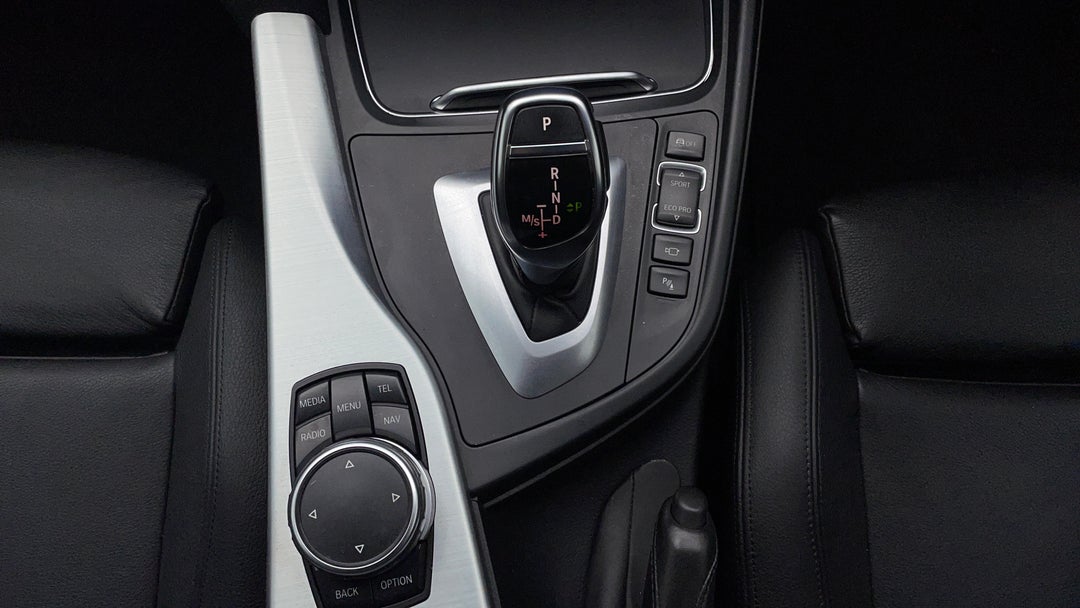 2015 BMW 3 30i M Sport, Automatic, 102779 km, Gear Lever 