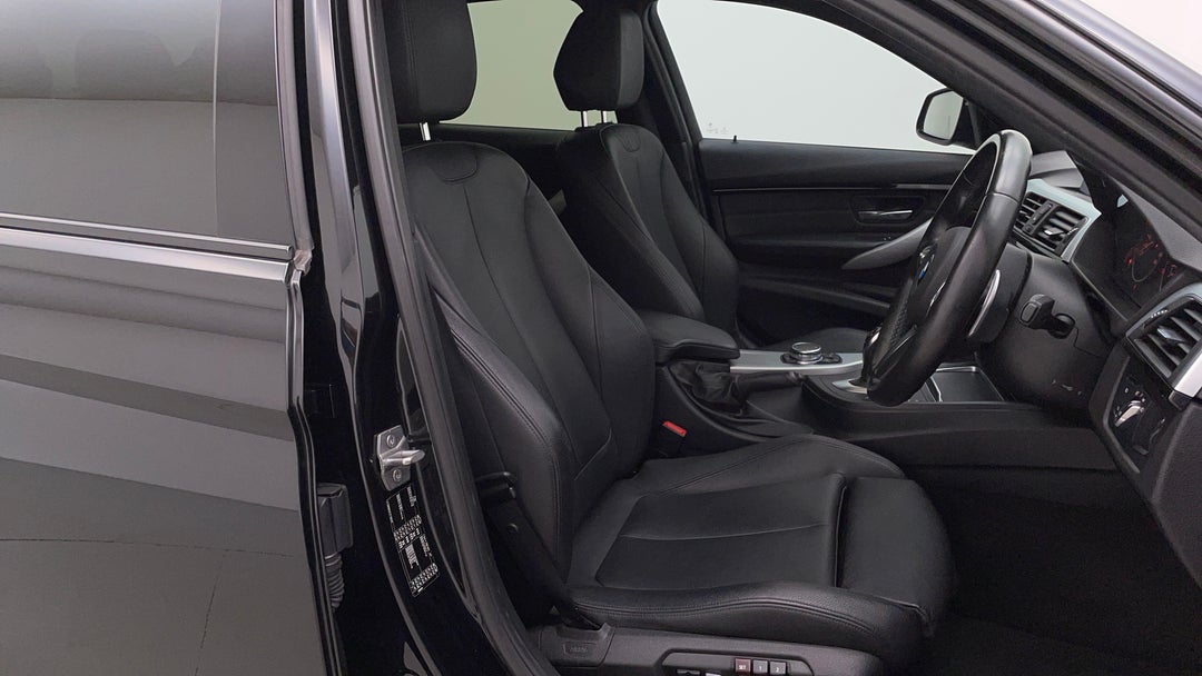 2015 BMW 3 30i M Sport, Automatic, 102779 km, Right Side Front Door Cabin View