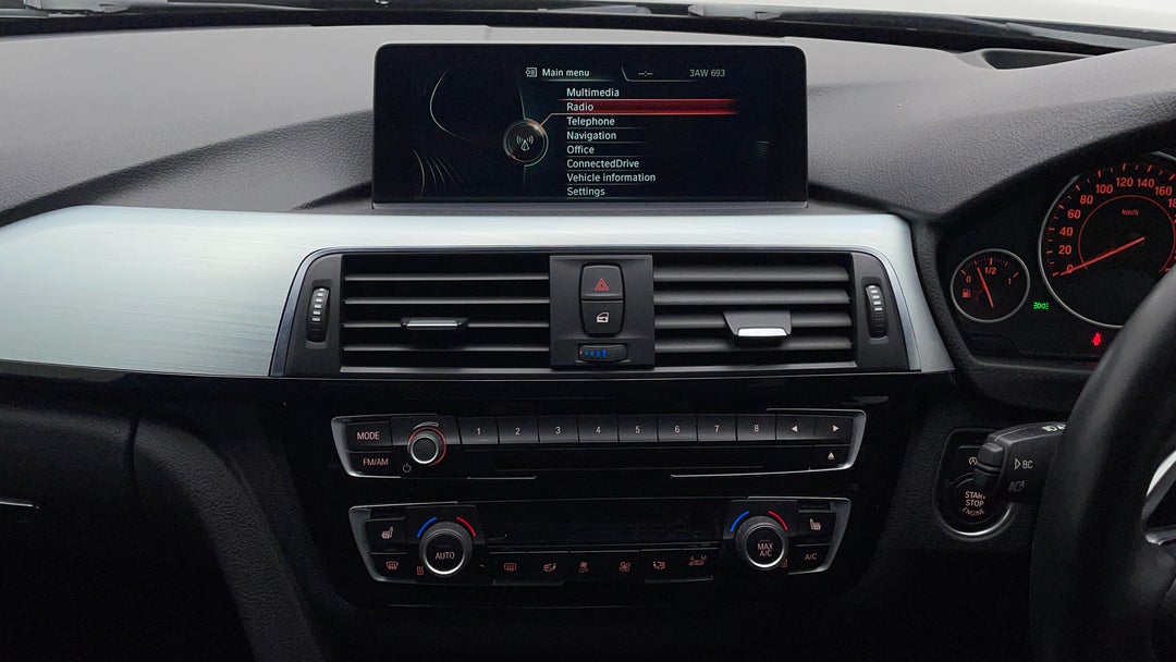 2015 BMW 3 30i M Sport, Automatic, 102779 km, Center Console