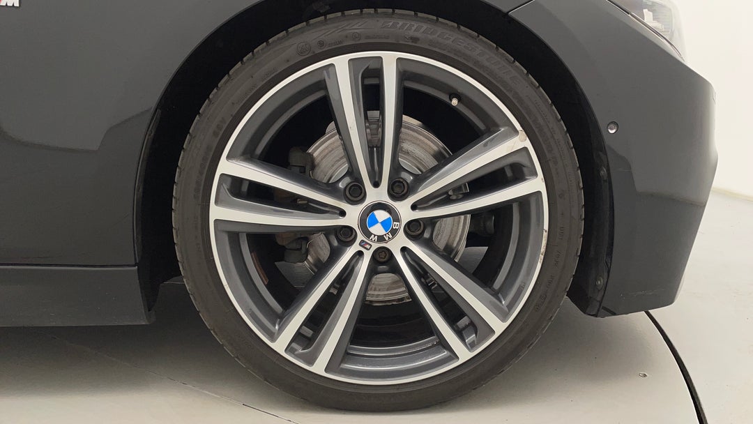 2015 BMW 3 30i M Sport, Automatic, 102779 km, Right Front Wheel