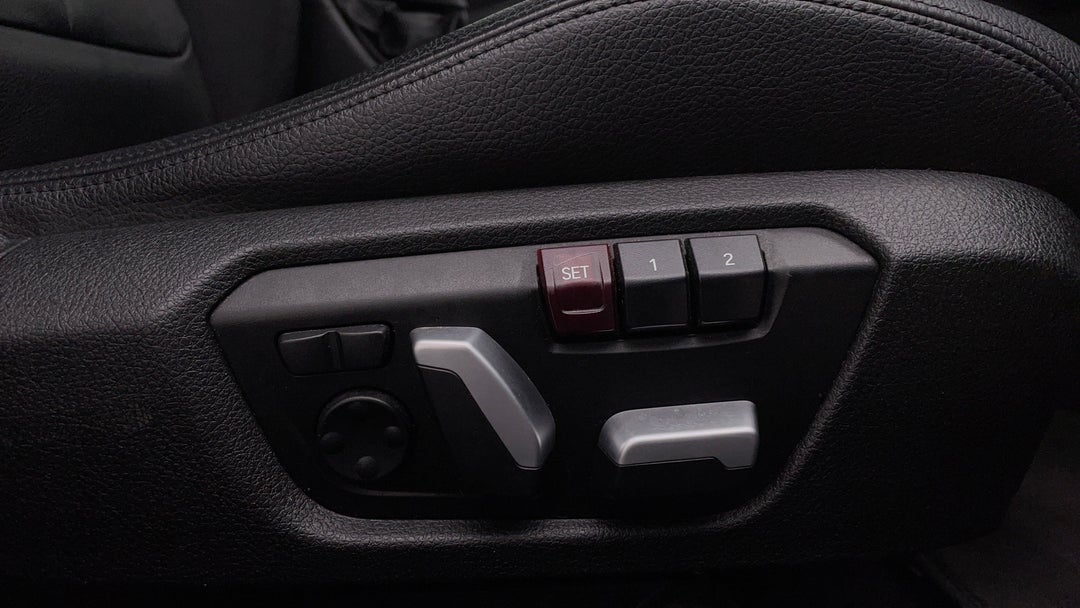 2015 BMW 3 30i M Sport, Automatic, 102779 km, Drivers Side Adjustment Panel