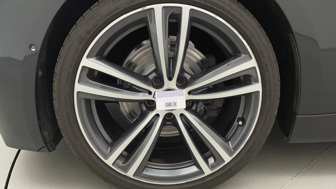 2015 BMW 3 30i M Sport, Automatic, 102779 km, Wheels Rim Front LHS Gutter Rash