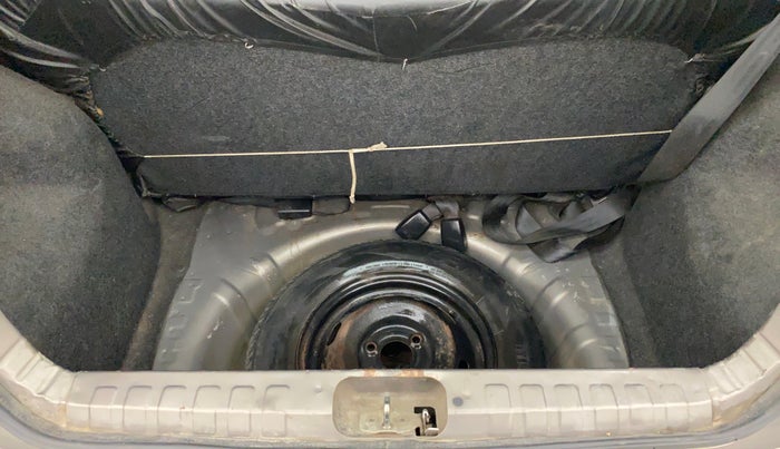 2018 Datsun Redi Go T (O), Petrol, Manual, 76,306 km, Dicky (Boot door) - Parcel tray missing