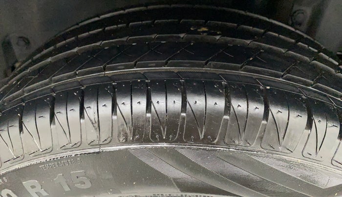 2017 Maruti Swift VXI D, Petrol, Manual, 58,704 km, Left Rear Tyre Tread