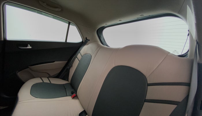 2018 Hyundai Grand i10 Sportz1.2 CRDI, Diesel, Manual, 61,055 km, Right Side Door Cabin View