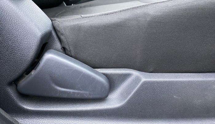 2016 Renault Kwid RXT Opt, Petrol, Manual, 43,315 km, Driver Side Adjustment Panel