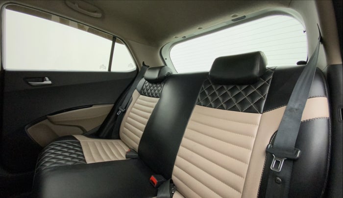 2014 Hyundai Grand i10 ASTA AT 1.2 KAPPA VTVT, Petrol, Automatic, 95,743 km, Right Side Rear Door Cabin