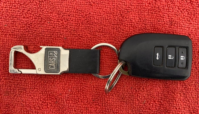 2018 Toyota YARIS G CVT, Petrol, Automatic, 70,840 km, Key Close Up