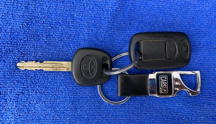 2012 Toyota Etios G, CNG, Manual, 72,593 km, Key Close Up