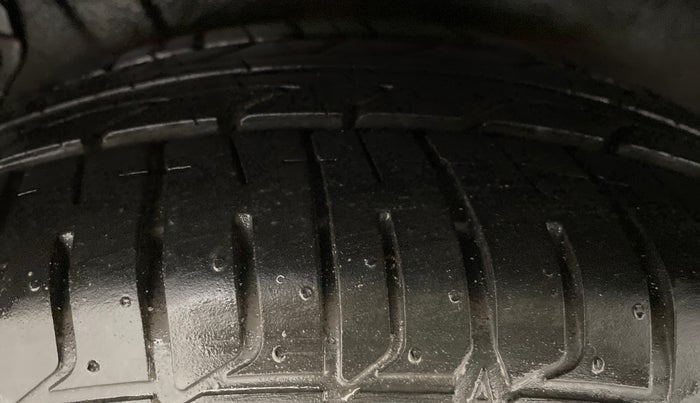 2016 Hyundai Verna FLUIDIC 1.6 SX VTVT, Petrol, Manual, 42,260 km, Right Rear Tyre Tread