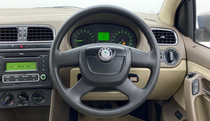 2013 Skoda Rapid 1.6 TDI MT AMBITION PLUS, Diesel, Manual, 82,634 km, Steering Wheel Close Up