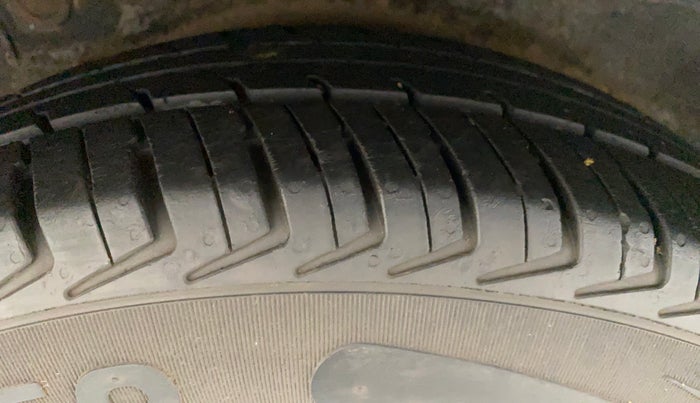 2011 Hyundai i10 MAGNA 1.2, Petrol, Manual, 74,697 km, Right Rear Tyre Tread