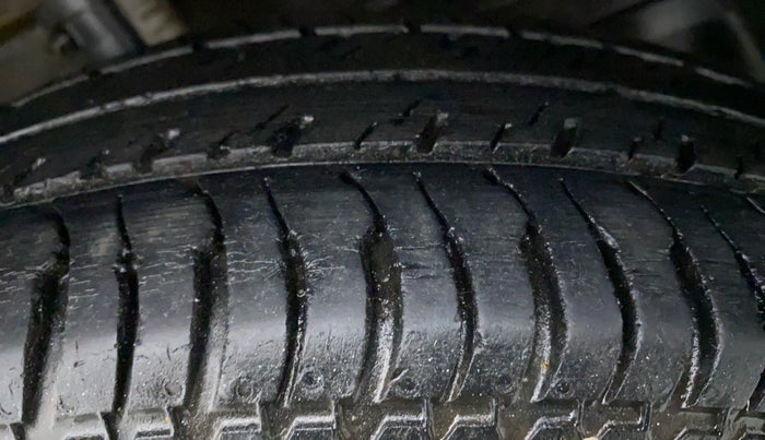 2017 Maruti Swift VXI D, Petrol, Manual, 30,435 km, Left Rear Tyre Tread