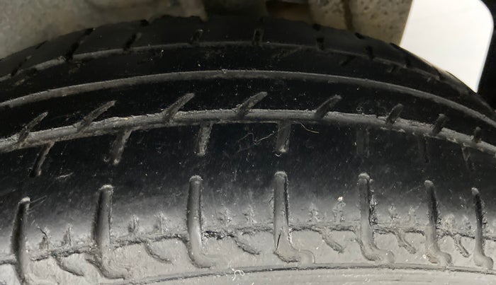 2016 Maruti Swift VDI ABS, Diesel, Manual, 1,07,508 km, Left Rear Tyre Tread